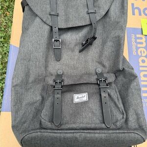 Like new! Herschel Retreat™ Backpack - 23L